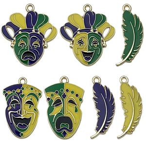 Set di ciondoli Mardi Gras con maschere e piume colorate per creazione gioielli DIY