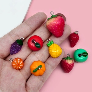 Détails de divers pendentifs fruits en résine avec anneaux pour bijoux DIY