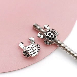 Detailed view of silver crab-shaped alloy beads for vintage DIY jewelry making