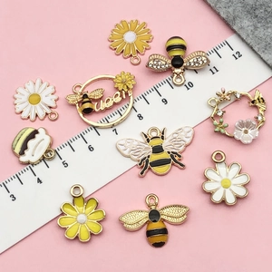 Set mit Bienen und Gänseblümchen Emaille-Anhänger für DIY Schmuckherstellung