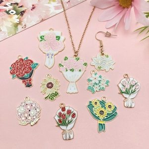 Assortiment de pendentifs fleurs en émail pour la création de bijoux DIY et colliers