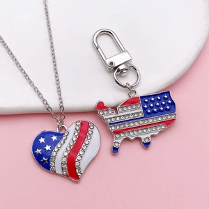 Ensemble collier cœur et porte-clés carte USA avec émail et strass brillants