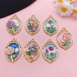 Détails de divers pendentifs floraux vintage avec perles et finitions en émail