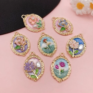 Pendentifs en Émail Vintage en Forme de Fleur en Alliage de Zinc Goutte d'Huile Breloques de Rose Marguerite Cœur Avec Imitation Künstliche Perle pour la Fabrication de Bijoux DIY Colliers Boucles d'Oreilles Femmes
