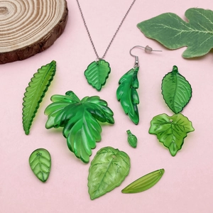 Colgantes de hoja de arce en acrílico verde para joyas DIY con nervaduras translúcidas