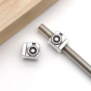 Macro di ciondolo a forma di fotocamera vintage in argento per creazione di gioielli