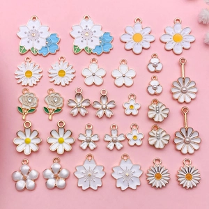 Breloques en Forme de Fleurs en Émail Blanc Alliage de Zinc Marguerite Rose Cerisier pour Collier Bracelet Fabrication de Bijoux