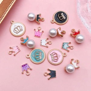Variété de breloques couronnes en émail avec strass pour bijoux DIY et colliers