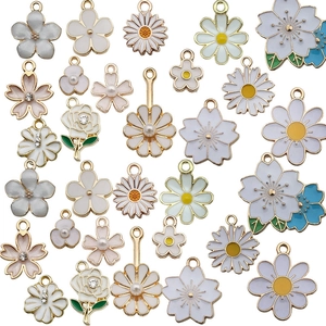 Pendentifs de bijoux DIY avec fleurs en émail blanc et perles pour colliers