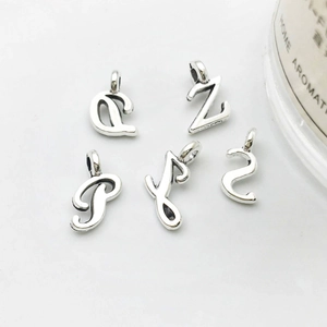 Silberne Buchstaben-Anhänger Q Z P F S aus Legierung für DIY-Schmuck mit Aufhängung