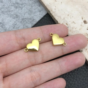 Polished golden heart magnetic clasp for DIY bracelet jewelry making in hand view