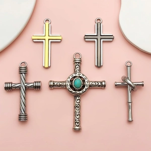 Pendentifs en Croix en Alliage de Zinc Vintage Assortis Accessoires de Charms Punk Hip Hop pour Bricolage Collier Porte-clés Création de Bijoux Ornement Religieux