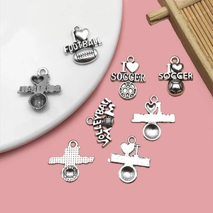 Pendentifs de sport en alliage d'argent rétro pour porte-clés DIY avec thèmes football