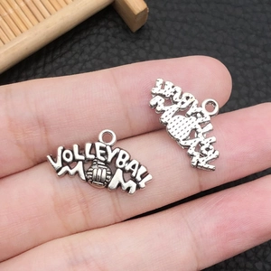 Vue détaillée des pendentifs Volleyball Mom en argent pour bijoux et porte-clés DIY