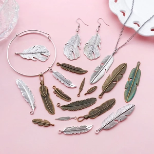 Set di gioielli vintage in lega con piume inclusi collana e orecchini