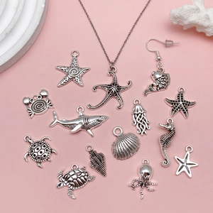 Pendentifs animaux marins argent antique pour colliers et porte-clés DIY sur fond rose