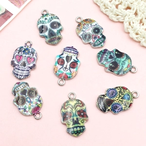 Bunte mexikanische Totenkopf-Anhänger aus Legierung für DIY-Schmuck und Ohrringe