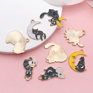 Lot de 8 breloques émaillées lune crâne chat pour bijoux DIY en noir et jaune