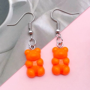 Pendientes colgantes de ositos de resina naranja vibrante con ganchos de metal plateado