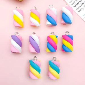 Bunte Marshmallow-Anhänger aus Harz mit Metallringen für DIY-Schmuck und Bastelarbeiten