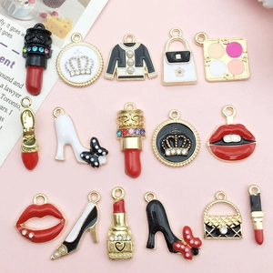 Set de dijes de esmalte DIY con pintalabios y tacones para accesorios de moda