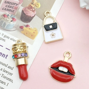 Set de dijes DIY con bolso, lápiz labial y labios rojos para decorar zapatos y accesorios
