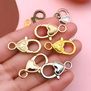 Fermoirs mousquetons en forme de cœur aux couleurs métalliques pour la création de bijoux