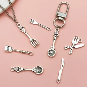 Antike Silberlegierung Küchenutensilien-Anhänger mit Löffel und Gabel für DIY Schmuck