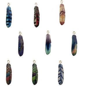 Lot de 9 pendentifs plumes colorés avec crochets métalliques pour création de bijoux