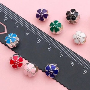 Amuletos de flores de esmalte de varios colores para pulseras DIY con escala de medida