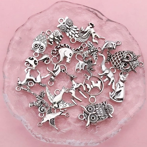 Détail de breloques animales en alliage argenté pour la création de bijoux DIY faits main