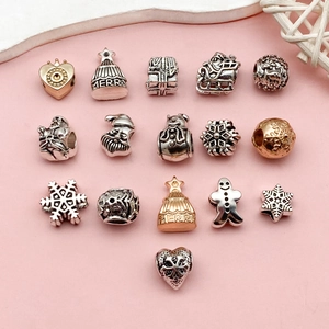 Ciondoli Natalizi in Lega di Zinco Perle con Foro Grande per Creazione Gioielli Fiocco di Neve Babbo Natale Pupazzo di Neve Renna Fai-da-te Accessori Bracciale