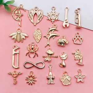 Ciondoli Vintage in Lega d'Oro KC per la Creazione di Gioielli DIY per Braccialetto Collana Angelo Fiocco di Neve Ali Forme Miste Animale Strumento Accessori per Gioielli