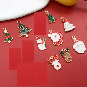 Ciondoli natalizi in smalto con Babbo Natale e renna per creazione gioielli DIY