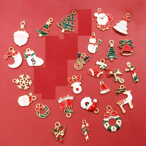 Ciondoli Natalizi in Lega Smalto Babbo Natale Renna Pupazzo di Neve Albero Campana Pendenti per Gioielli Fai da Te Bracciale Collana Accessori