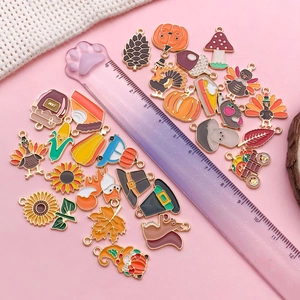 Dijes de esmalte surtidos de Acción de Gracias con calabaza y pavo para joyería artesanal