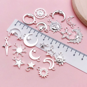 Ensemble de breloques célestes argentées avec soleil et lune pour bijoux DIY