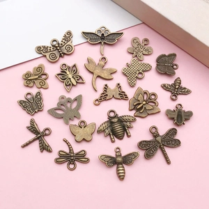 Amuletos de Insectos en Bronce Antiguo Aleación de Zinc Mariposa Libélula Abeja Colgantes Para DIY Joyería Collares Pulseras Accesorios