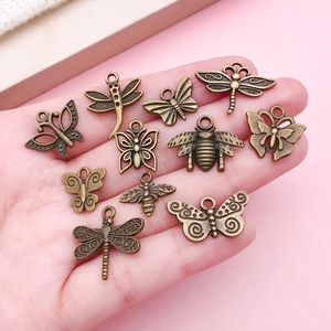 Colgantes de insectos en bronce antiguo mariposa y libélula para joyería artesanal DIY