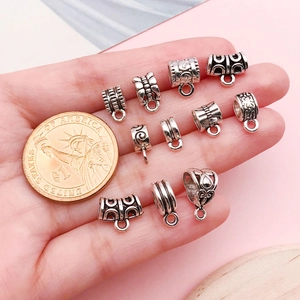 Set van antieke zilveren metalen kralen en hangers voor DIY sieraden maken