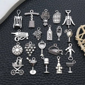 Ciondoli Serie Vino in Lega Argento Antico Vintage Bottiglia di Vino Rosso Vetro Uva Cavatappi Charms per Creazione Gioielli Fai da Te