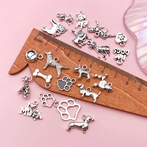 Lot de breloques chien en alliage argenté rétro pour bijoux DIY avec diverses formes de chiots
