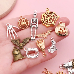 Lot de 100 breloques d'Halloween squelettes et citrouilles pour la création de bijoux DIY