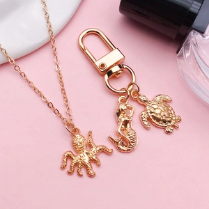 Parure de bijoux rose doré avec collier pieuvre et porte-clés tortue marine et sirène