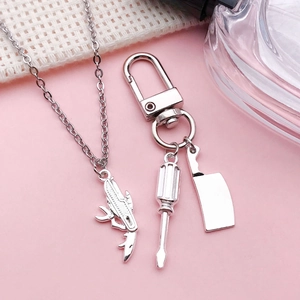 Ensemble de breloques en alliage d'argent avec mini pistolet et porte-clés à outils