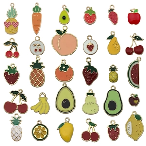 Bunte Emaille-Fruchtanhänger Set für DIY-Schmuck mit Erdbeer- und Apfelmotiven