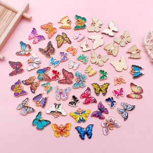 Colgantes de mariposa de aleación colorida para joyería DIY con varios diseños de esmalte