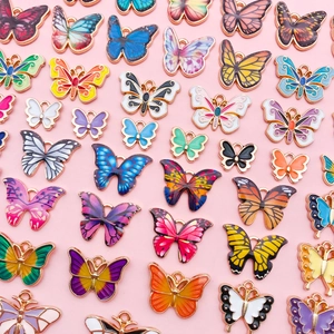 Colgantes de mariposa coloridos de aleación para joyería DIY en varios diseños