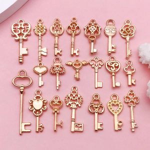Vintage Legering Sleutel Charms Hangers DIY Sieraden Accessoires Voor Ketting Armband Oorbel Maken Goud Kleur Retro Holle Sleutel Vorm Gemengde Ambachtelijke Charms