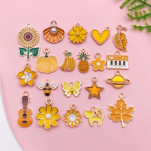 Collection de Pendentifs en Alliage d'Émail Jaune pour Fabrication Bijoux DIY Bracelet Collier Porte-clés Fleurs Animaux Fruits Musique